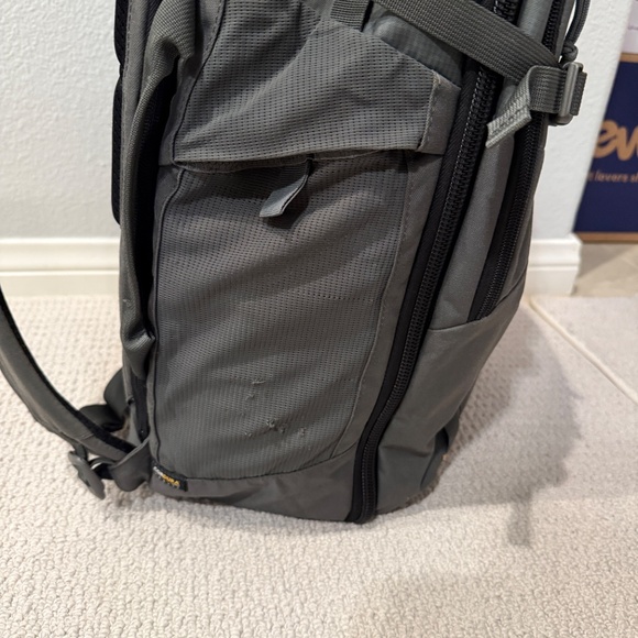 Lowepro HighLine BP 400 AW Backpack in Gray (36L) - Picture 10 of 15